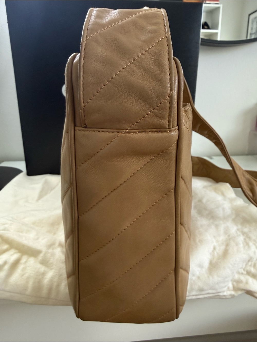 Chanel Vintage Beige Large Lambskin Camera Bag - Picture 9 of 15